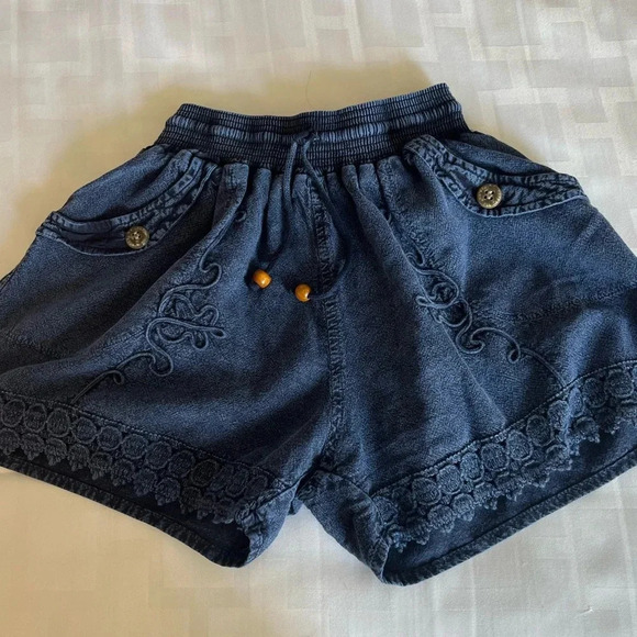 Super cute shorts - Picture 1 of 8